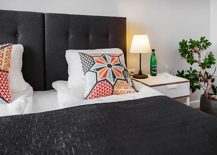 Six Suites, Old Town